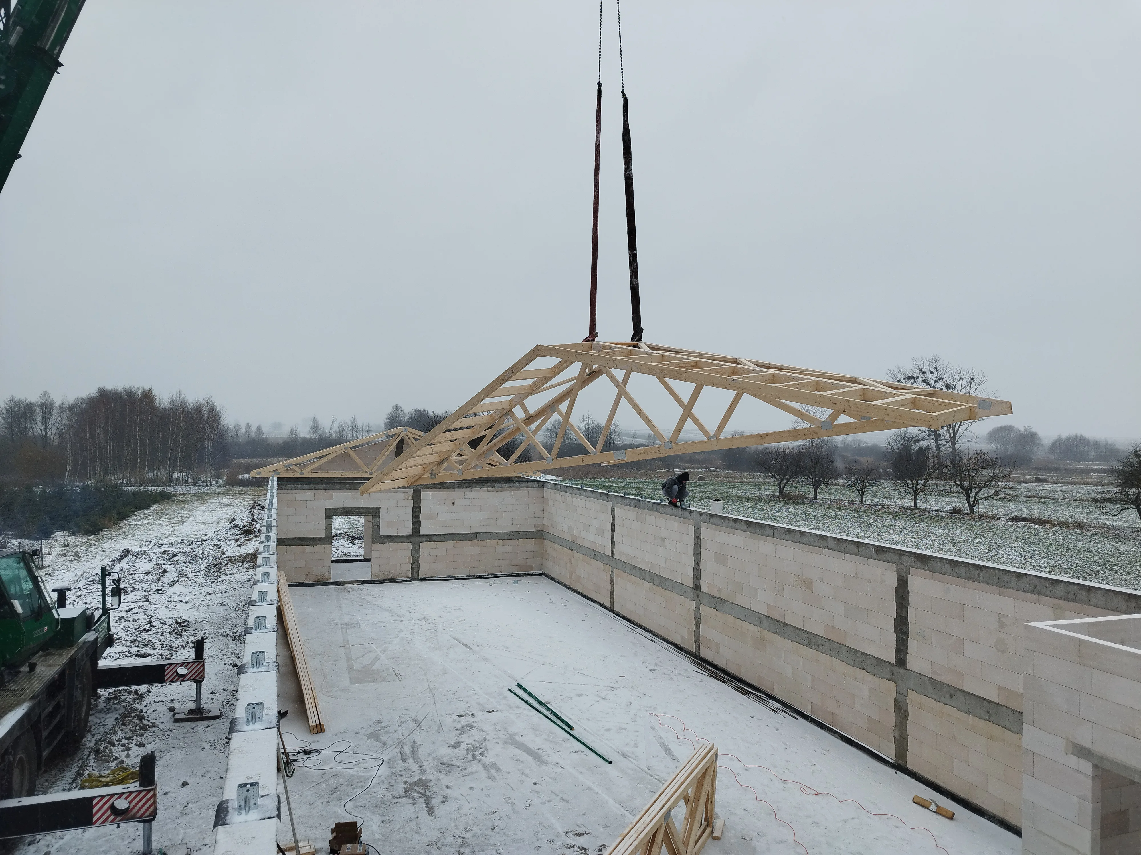 Budowa nowoczesnego pawilonu ze złożoną strukturą