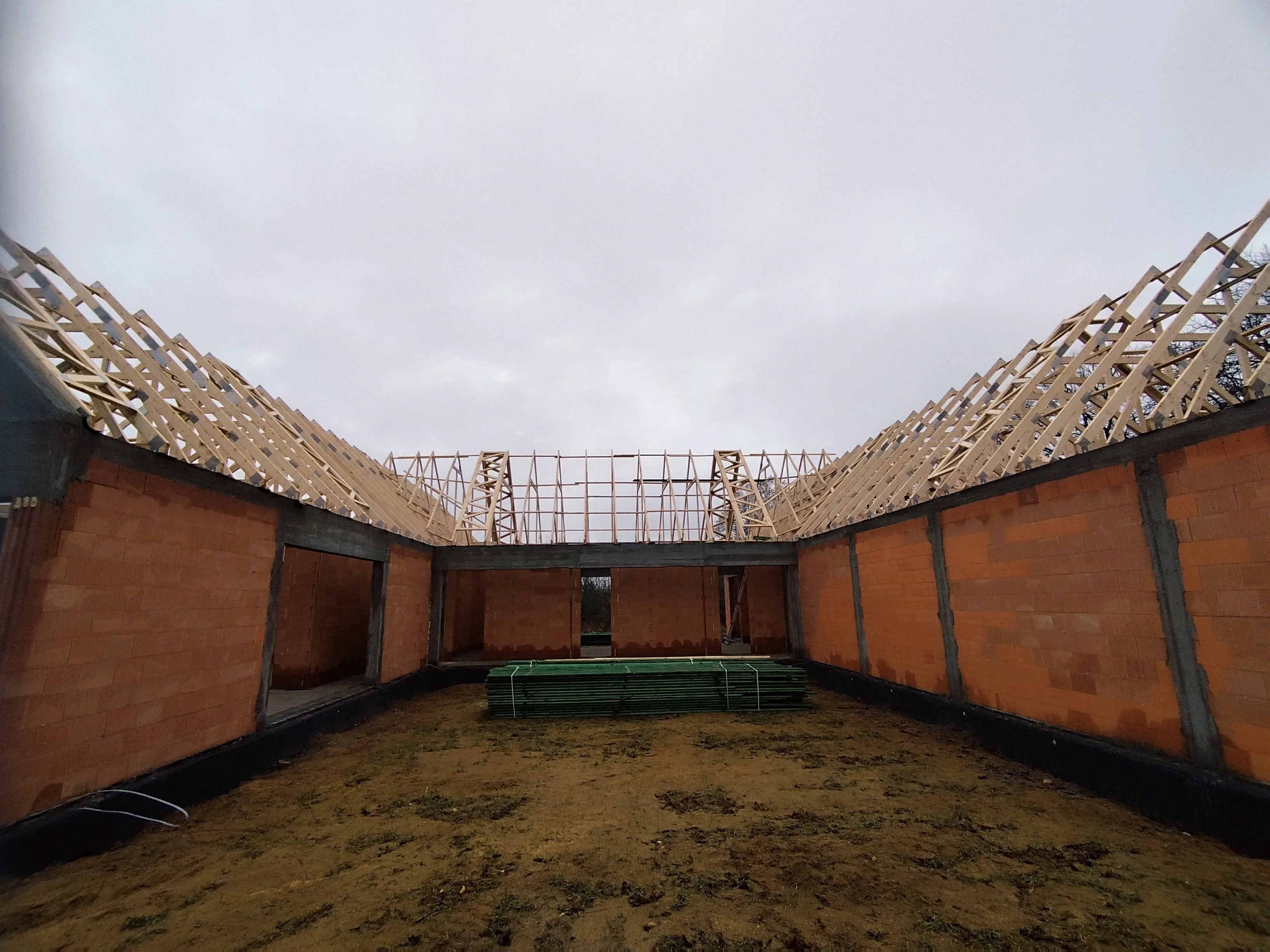Wnętrze hali w trakcie realizacji